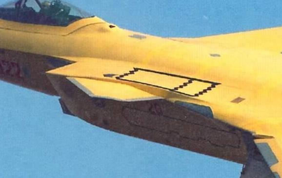 歼20新批次现身!左侧进气道上方有明显改动!这是装上机炮了?