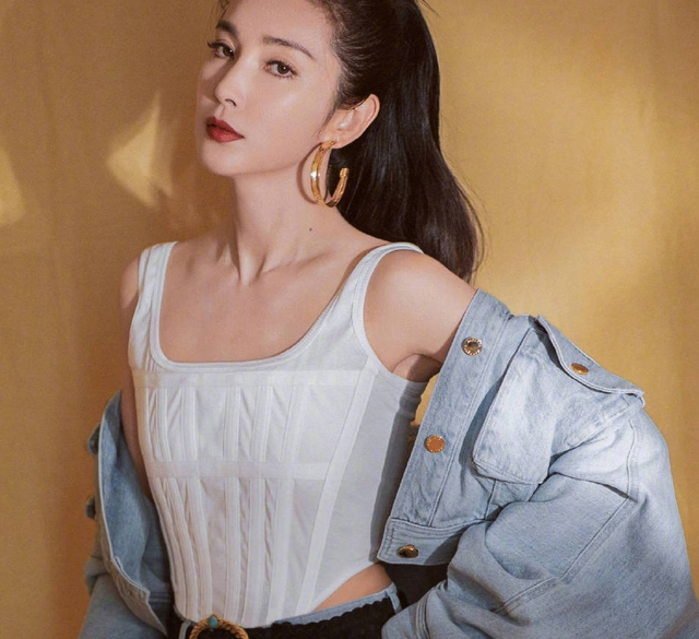  . 李冰冰任泉晒旧照为母校庆生