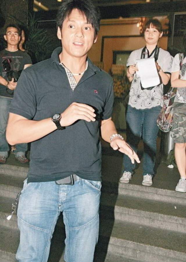 莫少聪晒照庆58岁生日,昔日"渣男"称号难摘除,9岁女儿优秀