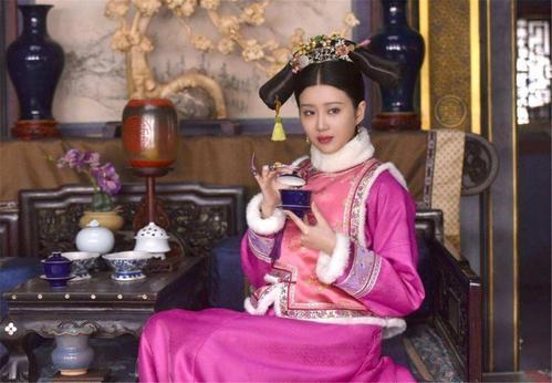 五人,其中以颖妃巴林氏和愉妃珂里叶特氏,以及循妃伊尔根觉罗氏出身高