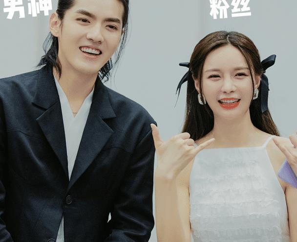 有种"追星"叫沈梦辰吴亦凡,同框巧合穿情侣装,网友:心疼海涛