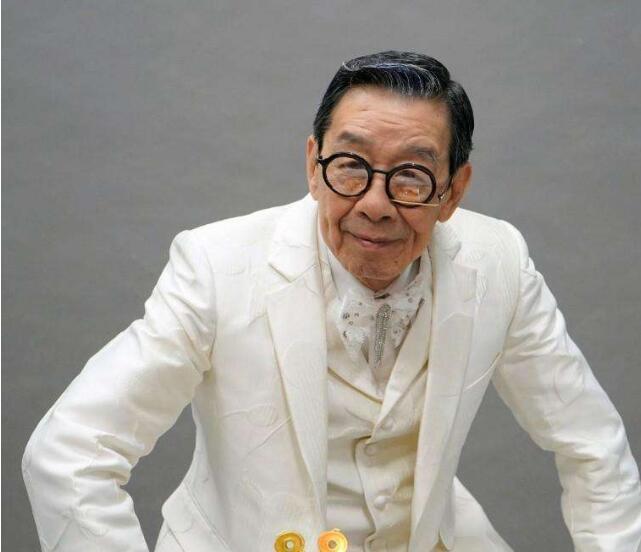 88岁胡枫今年已参加了6场葬礼!步履蹒跚的样子让人看了好心疼