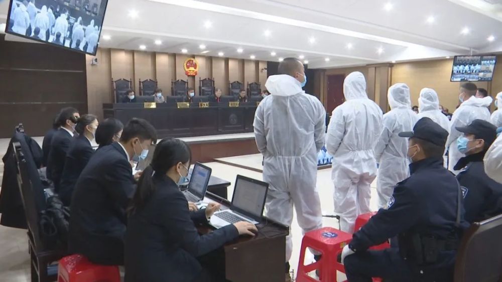 县法院公开开庭审理方乐海等23人涉黑案