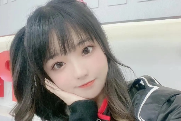 网红郝一点视频出镜教化妆脸蛋通红痘印明显总裁娇妻不过如此