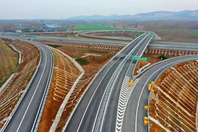 全面互通枣菏高速微山县城连接线