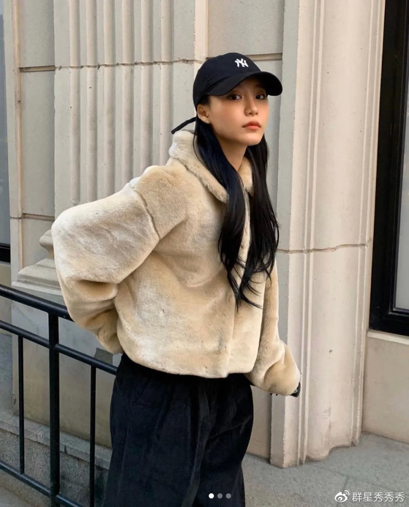 分趾帆布鞋 贝雷帽,一下就能弱化皮草的暴发户气质.