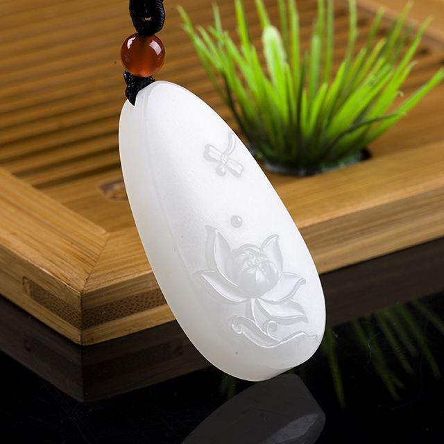 玉饰雕刻莲花是什么意思