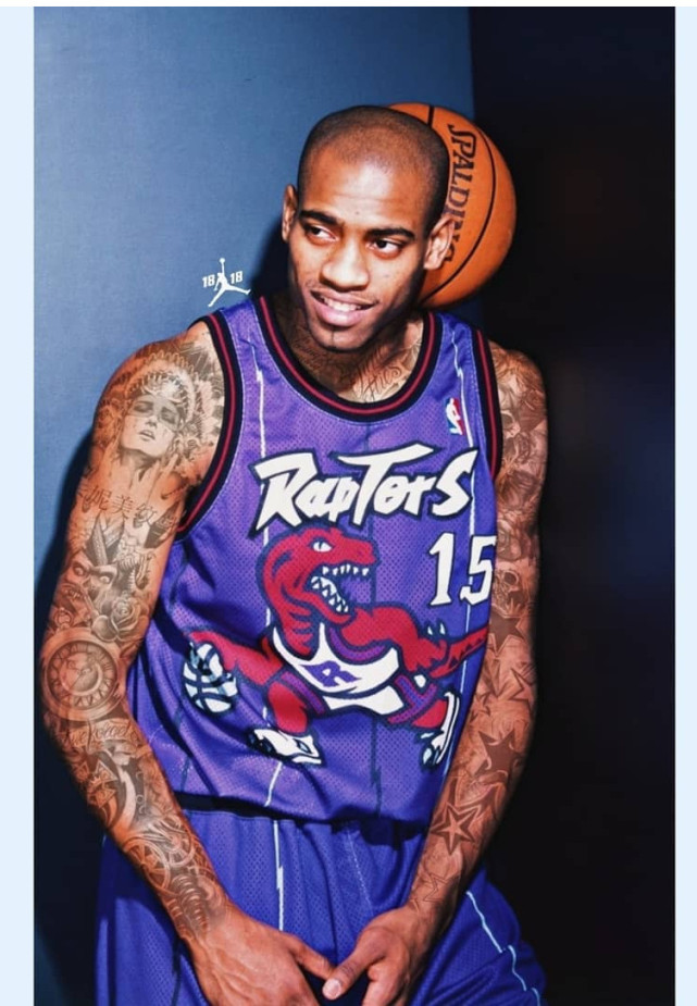 查看更多图片 >原本扣篮就很霸气的卡特,当全身纹身以后,卡特气场明显