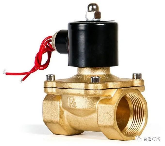在供水阀门的合适位置,加装一个 220v 电磁阀,用继电器控制电磁阀.