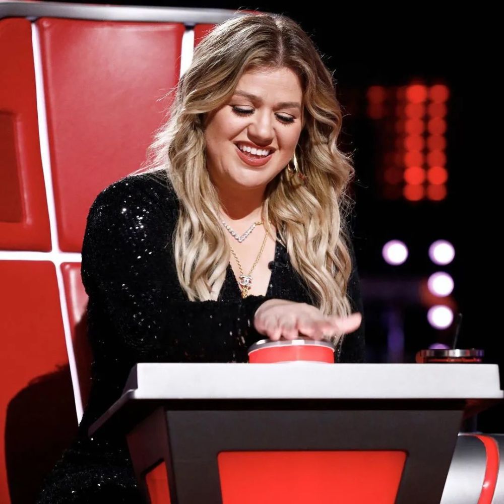 《好声音》导师凯莉·克拉克7年婚姻破裂,前夫索要高额抚养费_腾讯