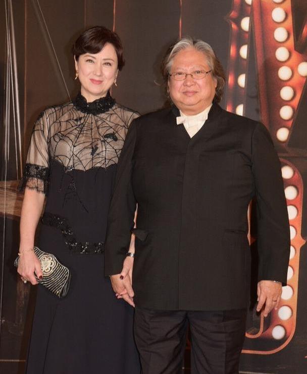 洪金宝的小13岁妻子原来美成这样,穿上贵妇造型后,更有女人味