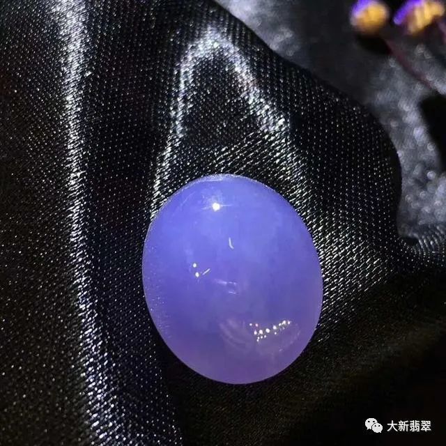 这才叫紫,比紫霞仙子还紫的极品紫罗兰翡翠,土豪毫不犹豫拿下烟花四起