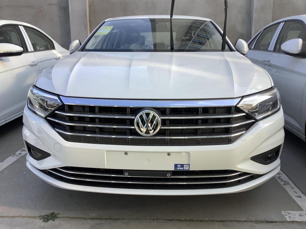 2021款大众速腾到店,极地白很大气,1.4t配车联网,油耗5.3l