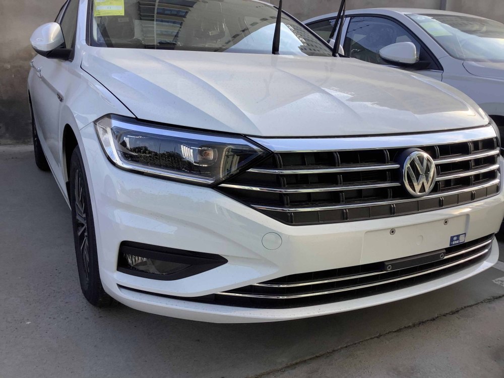 2021款大众速腾到店,极地白很大气,1.4t配车联网,油耗5.3l