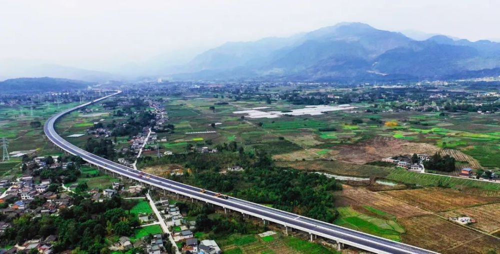 峨汉高速峨眉高架特大桥全线贯通!_腾讯新闻