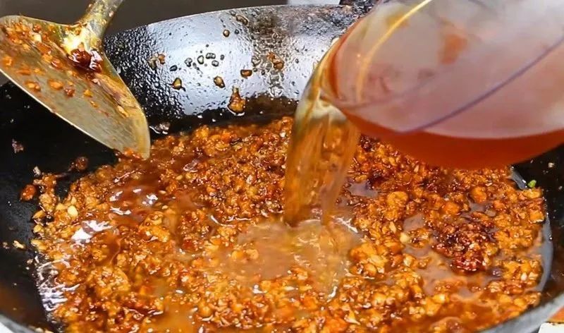 面馆用了26年的炸酱炸酱的秘制配方和做法详细炸酱面酱香浓郁这才是