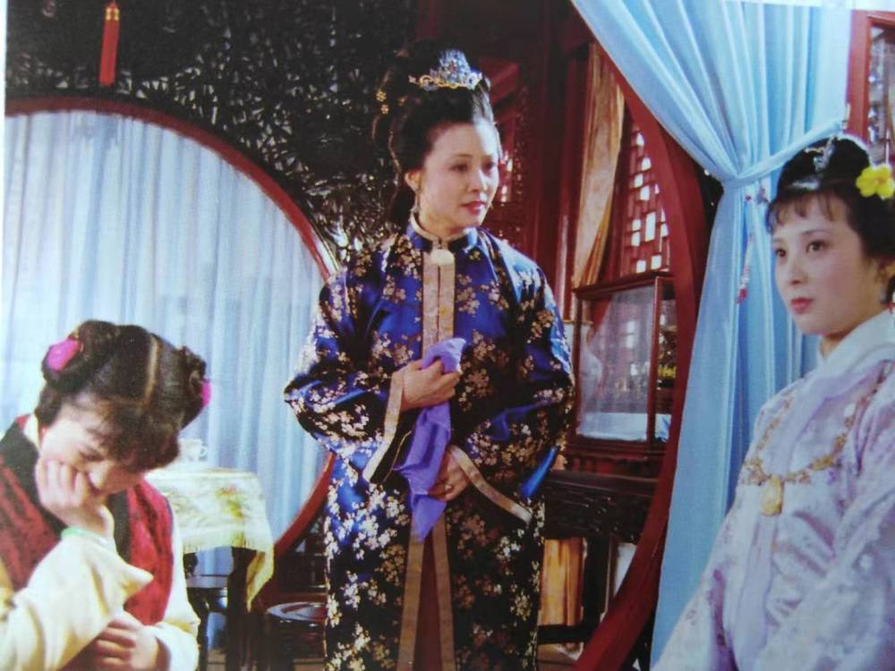 尴尬,如果有一天也有人编排自己,那么自己的结局也不会比尤三姐好多少