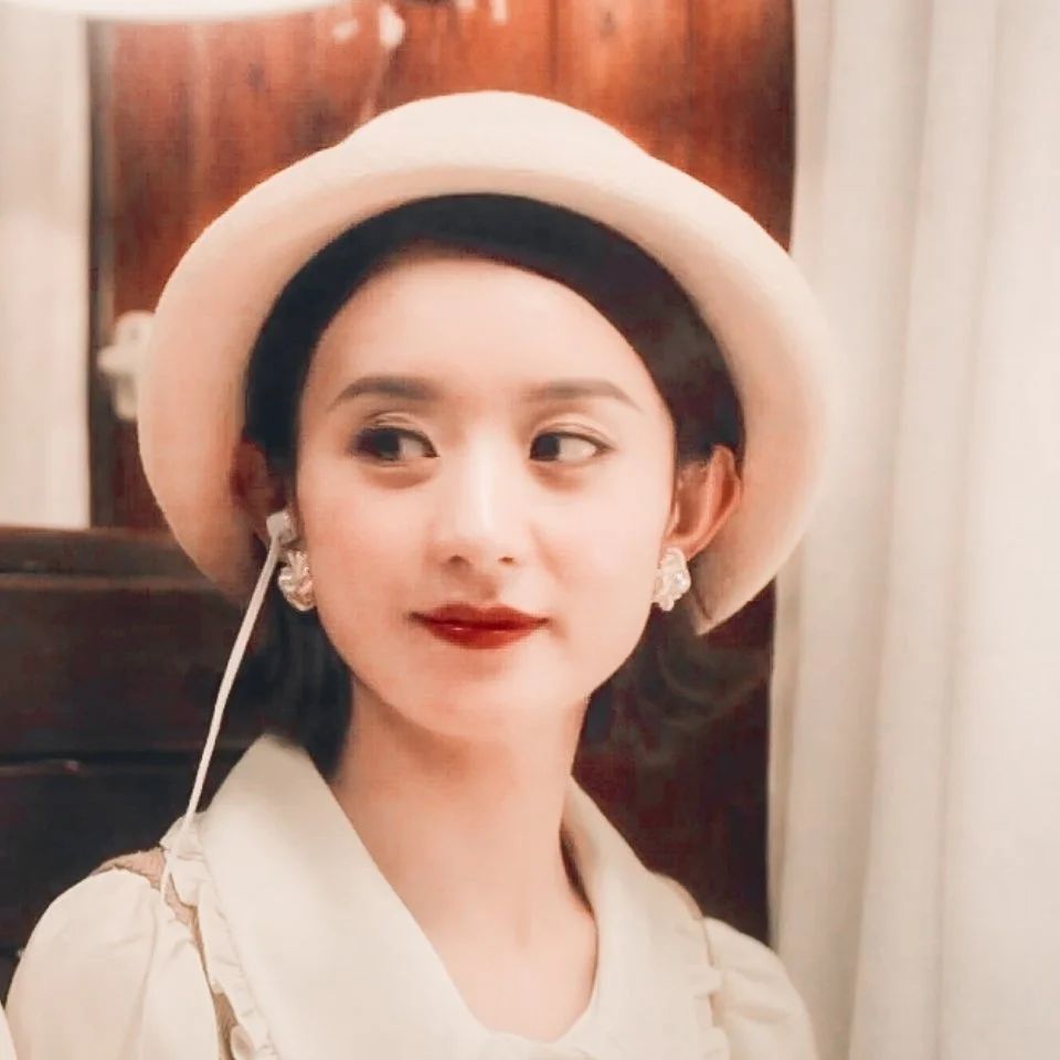 赵丽颖壁纸你眉眼含笑艳了半城风华却在我的心尖驻足