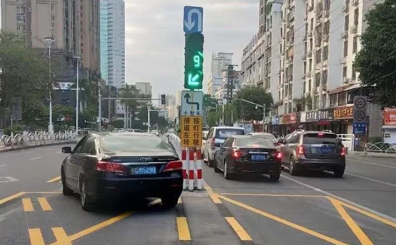 南安市区惊现首条潮汐车道,左拐车可以这样走……_腾讯新闻
