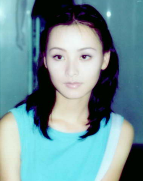 倒是李馨雨支支吾吾,为这段绯闻蒙上了一层"说不清,道不白"的关系.