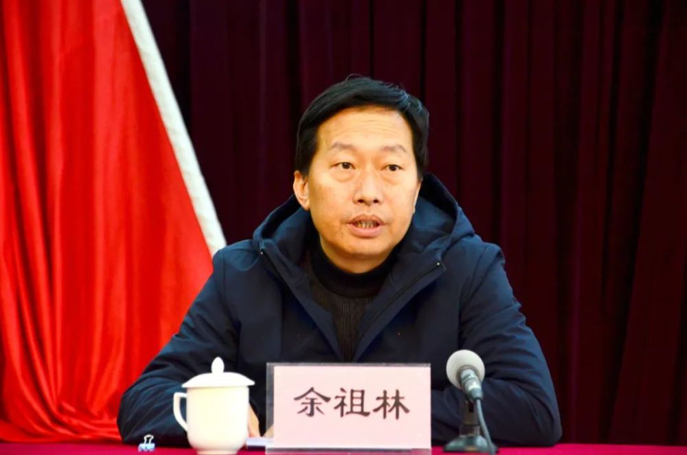 报告会上,余祖林从深刻认识党的十九届五中全会的重大意义,全面把握