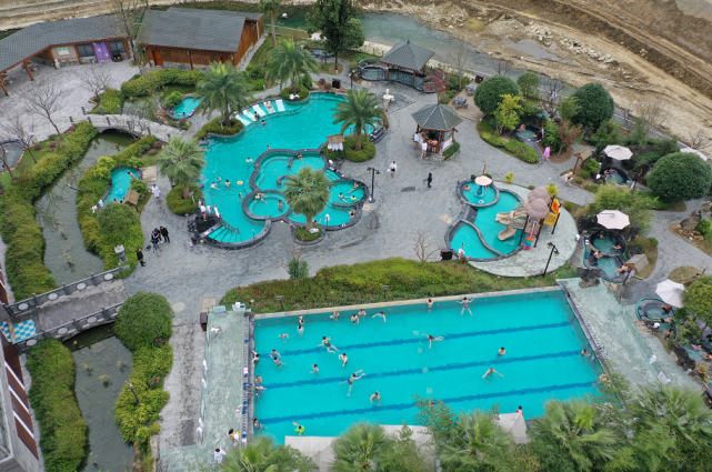 新春走基层绥阳汇善谷养生温泉备受游客欢迎