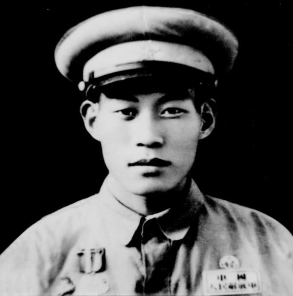 记志愿军铁道兵某连副连长杨连弟:那个不认识我的父亲,是英雄!