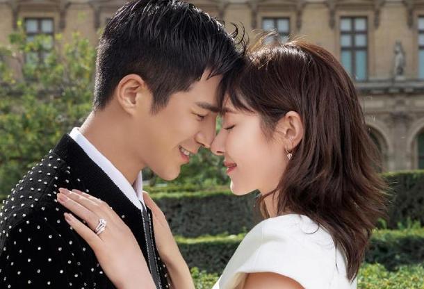 姜潮麦迪娜走红毯秀恩爱足足吻了三次高颜值一家三口令人羡慕