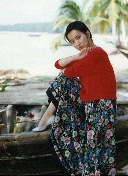 陈晓旭真美,除了林黛玉这个角色,她的现代装尤其是穿搭也好惊艳