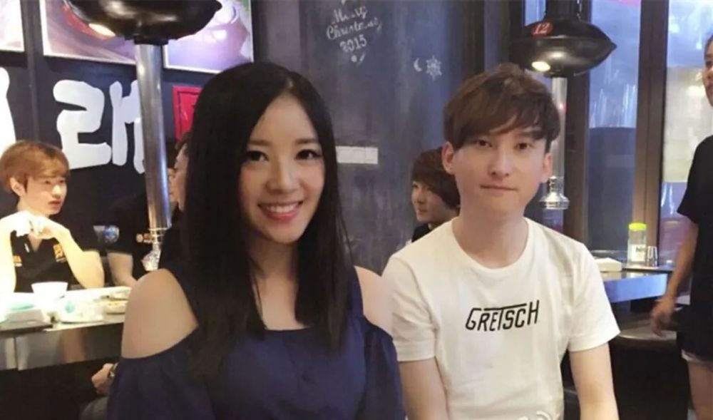 lpl最强教练白色月牙退役10小时老婆发文管理层做法令人心寒