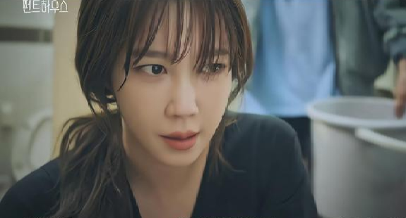 韩剧《顶楼》:体育老师和洛根李到底是不是同一个人?_腾讯新闻