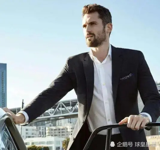 库兹马:我穿西装可爱,东契奇:我穿西装很帅,乐福:都稍一稍