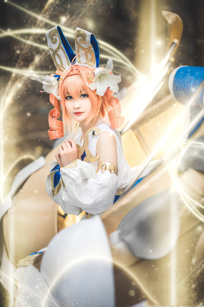 三位漂亮妹子cos的国产人气游戏王者荣耀角色蔡文姬