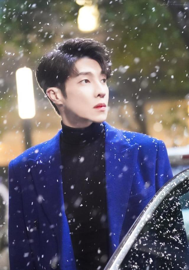 热血霸气时尚不羁的高瀚宇有着一种韩国学长的感觉很是帅气