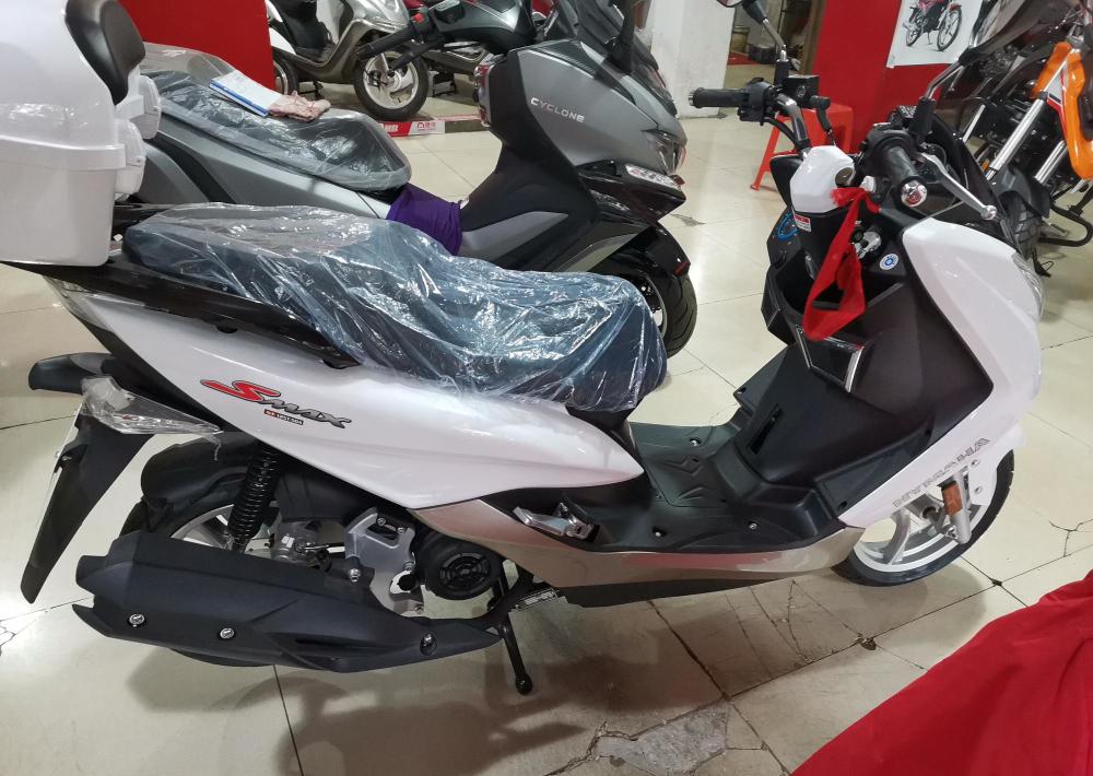 昨天去摩托车市场看了一下,发现了一辆南雅125-50a的摩托,外观漂亮