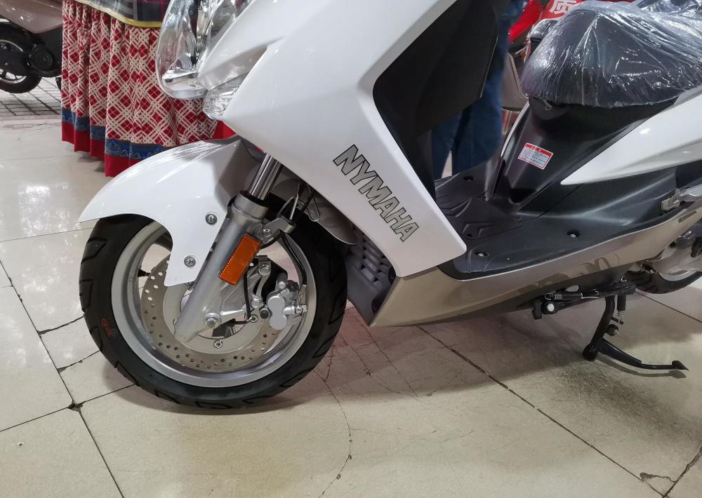 昨天去摩托车市场看了一下,发现了一辆南雅125-50a的摩托,外观漂亮