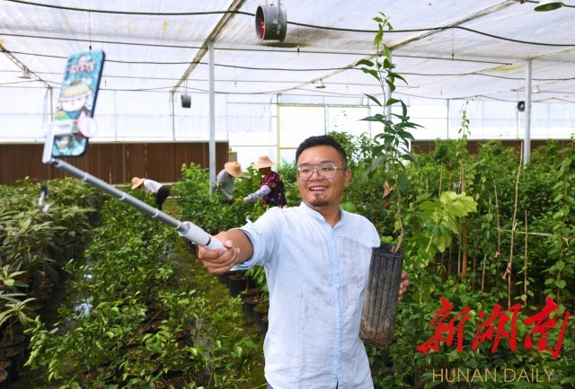 烧热水,去菜地摘菜,清洗和备菜…长沙县开慧镇锡福村2017建档立卡