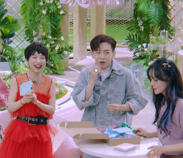 郑爽自曝讨厌的几种人,吐槽人家脑子有问题,吴昕大笑掩饰尴尬