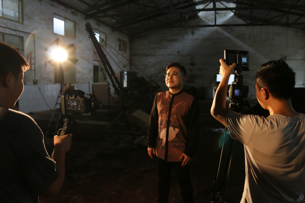 安徽电视台青年编导吴斌原创歌曲酱十三mv首映播出广受好评