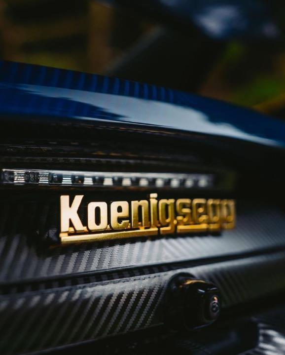 英国富豪的柯尼塞格等了三年终于交付了24k金拉花装饰车身