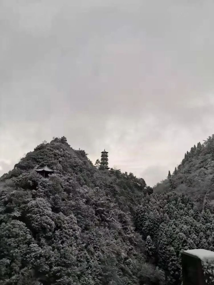 桐梓娄山关雪景图片