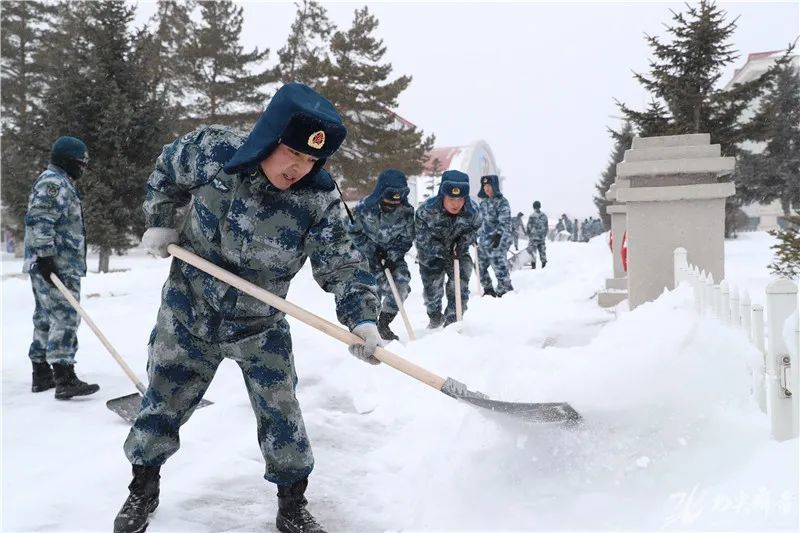 传承老航校精神他们连续与暴雪作战三天只为战鹰顺利升空