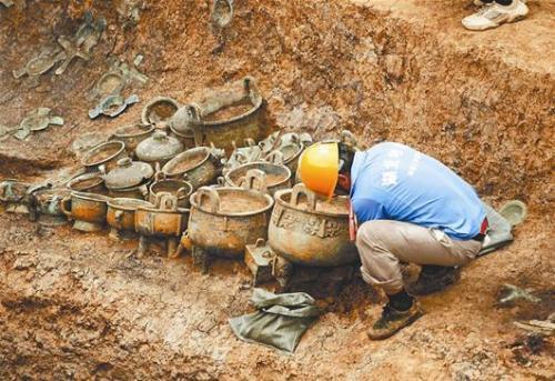 湖北发现曾侯乙祖辈墓出土65件编钟专家市场价最少10个亿