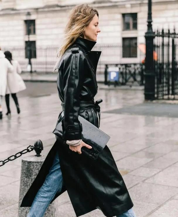 姚晨的衣品又开挂风衣叠穿皮衣高级洋气这气质太有范了