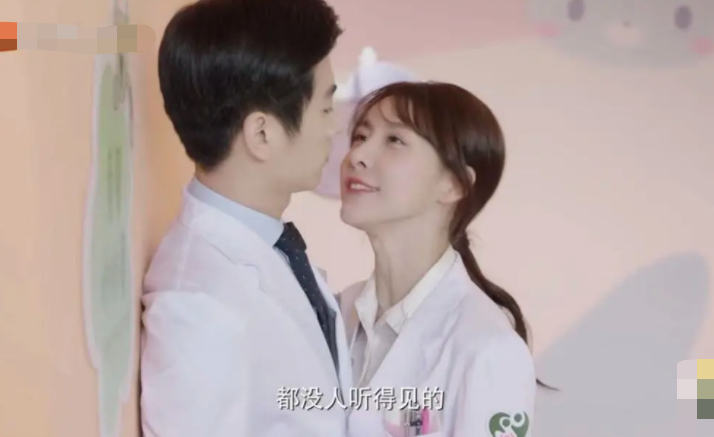 贾青饰演的医生是从美国留学归来的