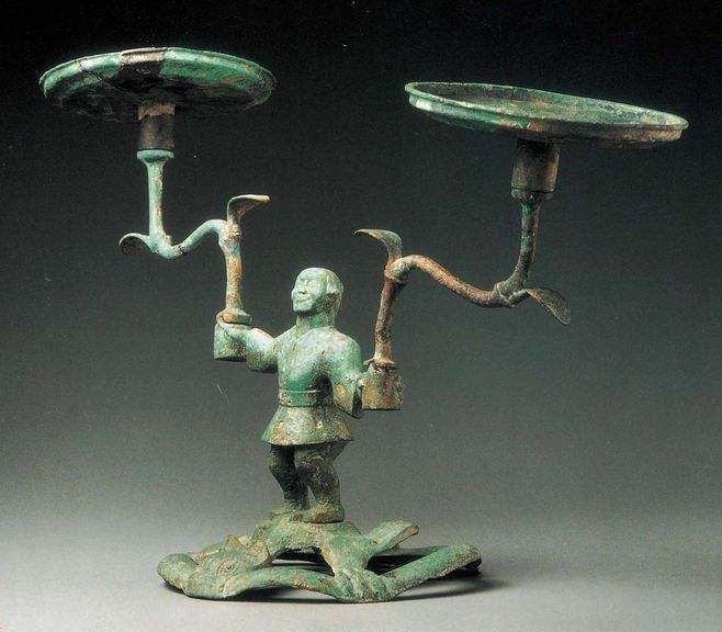 小村出土千年"人形灯",却发现一个特殊功能,令现代专家都汗颜