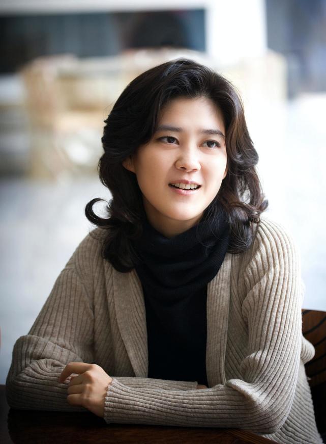 三星千金李富真力排众议嫁保镖前夫离婚分百亿身家