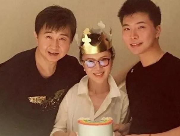 有种遗传叫付笛声任静儿子很是低调颜值不输爸爸