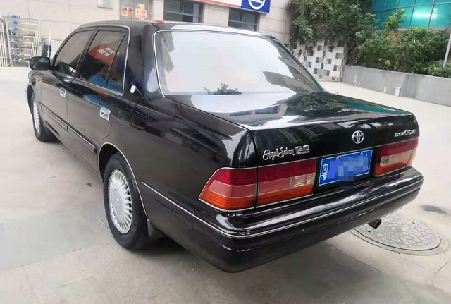 90年代的丰田皇冠为何那么受欢迎?