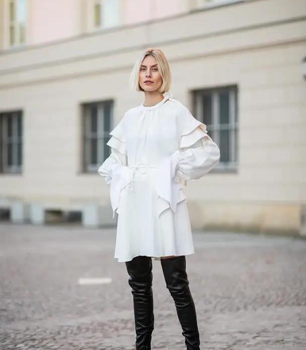 蔡少芬3胎后又惊艳了,穿红色连衣裙配过膝长靴,自带高级美感